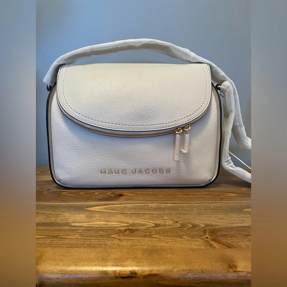 NWT Marc Jacobs Messenger White Leather with Gold accents Crossbody Purse - Picture 3 of 12